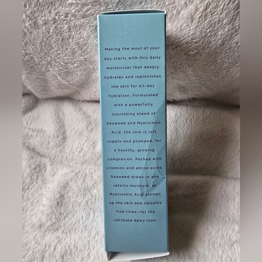 Sun + Moon Seas The Day Facial Moisturizer - Picture 4 of 6